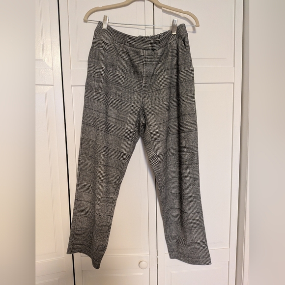 Banana Republic Pants - Banana Republic Women's Black and White Plaid Pants